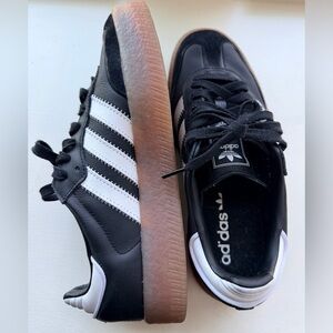 WOMEN’S ADIDAS SAMBE SHOES